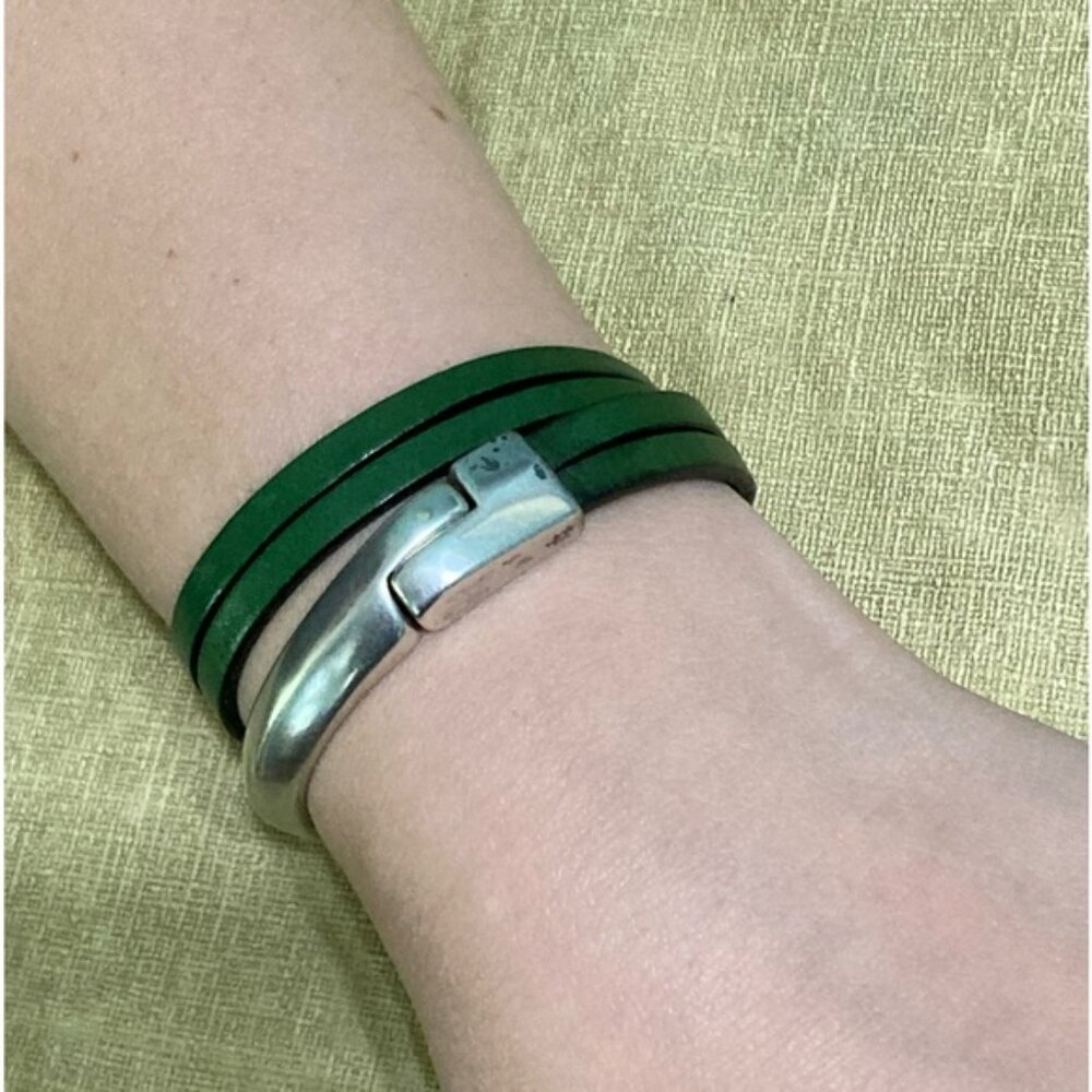 Unique Green Leather strap wrap bracelet metallic U shape magnetic closure